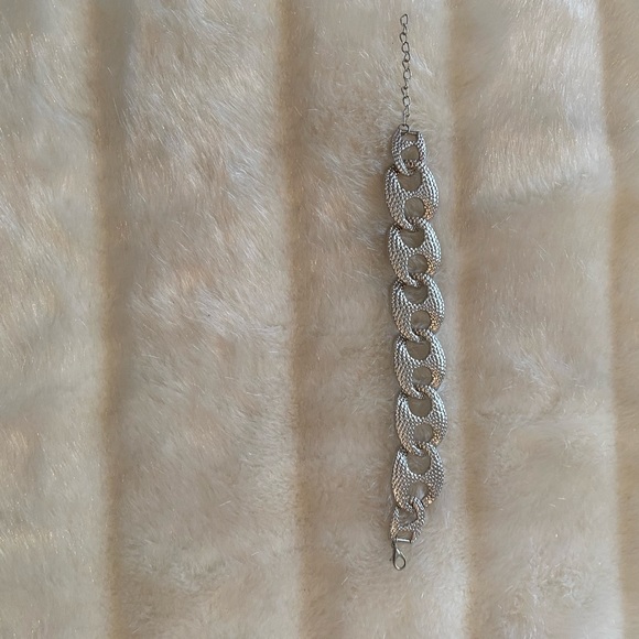 Classy Silver Hammered Chain Bracelet - Picture 4 of 4